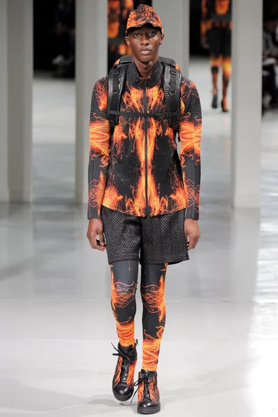 Look 18